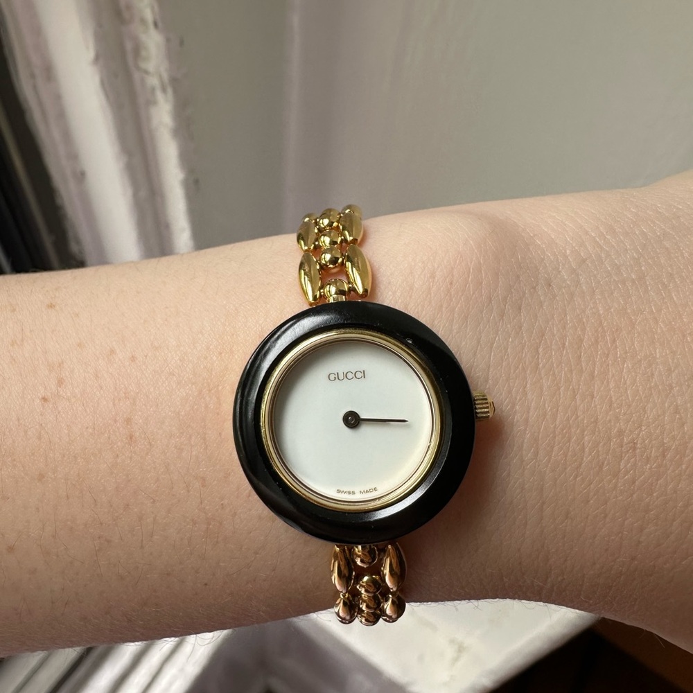 ❌SOLD❌Vintage Gucci 11/12.2 Gold Bracelet Watch – Black Bezel, Swiss Made